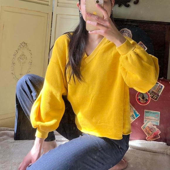Xírena super soft yellow v-neck sweater - Picture 2 of 6